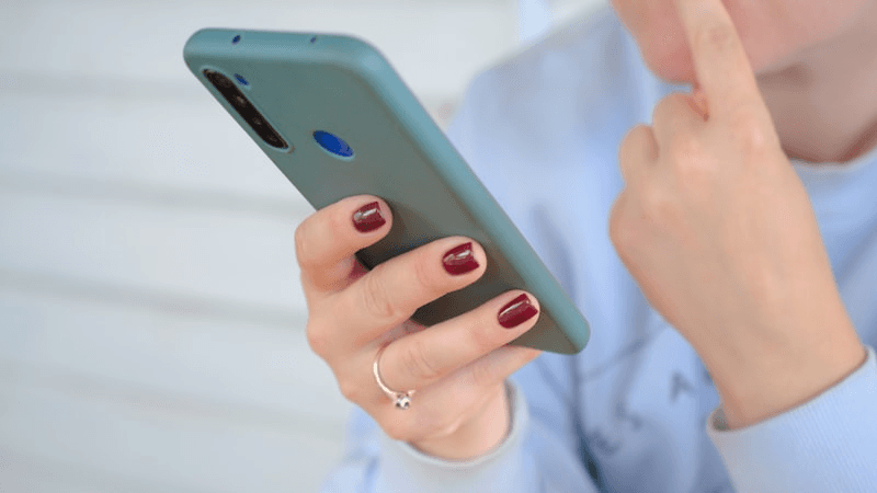 Missed call notification with auto-reply